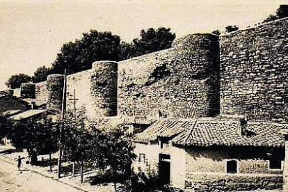 Las murallas de Astorga con las adosadas a ella.