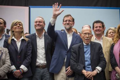Rajoy, junto a Alberto Fabra, en el mitin de Alicante.
