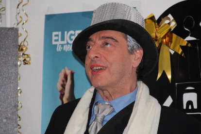 El actor leonés José Ramón Gómez participa en las jornadas con el taller de teatro que codirige. DL