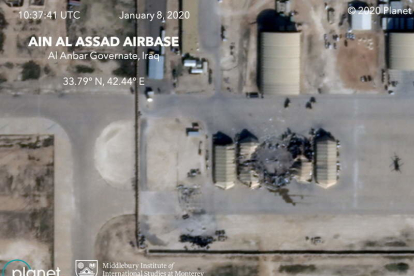 Momento en el que impacta un misil iraní en la base Al Asad de Irak.