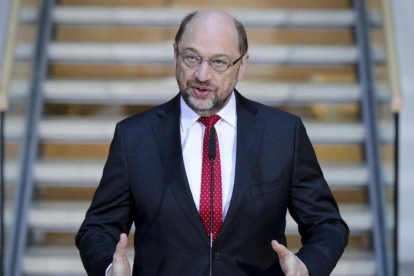 Martin Schulz habla con la prensa al inicio de la ronda de negociaciones con la CDU, este domingo, 4 de febrero.