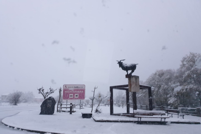 Así está Vegacervera tras la nevada caída en las úiltimas 24 horas. FACEBOOK CENTRO TURISMO VEGACERVERA