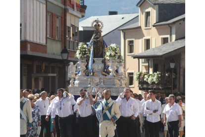 Esta imagen de 2019 de la procesión de la patrona del Bierzo no se podrá ver este año. L. DE LA MATA
