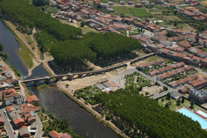 Vista aérea de la localidad de Hospital de Órbigo, incluida en el plan de Hacienda. NARDO VILLABOY