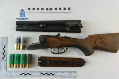 Imagen del arma incautada por los agentes. DL