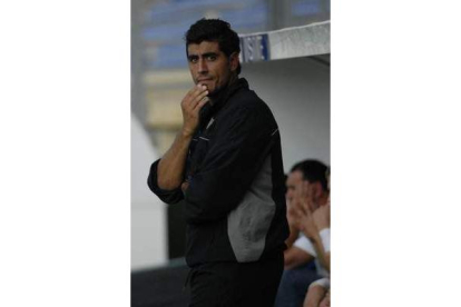 Belarmino López (i) regresa a la Hullera para sustituir a Braulio Vivas como entrenador