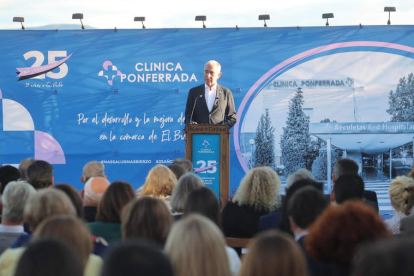 El presidente de Recoletas Red Hospitalaria, Amando J. Rodríguez, durante su intervención en el acto del 25º aniversario. L. DE LA MATA