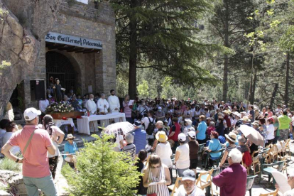 Después de dos años los vecinos de Cistierna regresan a la ermita de San Guillermo. CAMPOS
