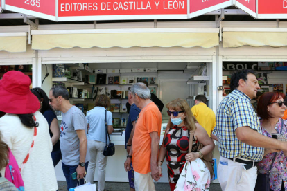 El stand de los Editores de Castilla y León, este año en la Feria del Libro de Madrid. BENITO ORDÓÑEZ