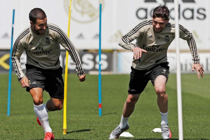 Hazard y Valverde, durante el último entrenamiento del Real Madrid. REAL MADRID