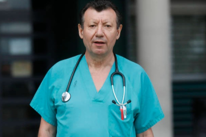 El doctor Francisco Jorquera Plaza es jefe de Aparato Digestivo del Hospital de León y un apasionado de la divulgación como factor de prevención del cáncer para influir en el cambio de hábitos necesario. RAMIRO