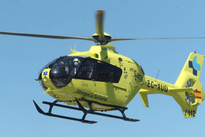 Helicóptero medicalizado de Sacyl 112. LUIS DE LA MATA
