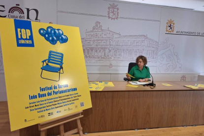 Evelia Fernández, ayer, durante la presentación del festival de verano. PACHO RODRÍGUEZ