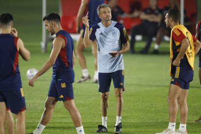 Luis Enrique durante el entrenamiento de ayer de la selección española. JUANJO MARTÍN