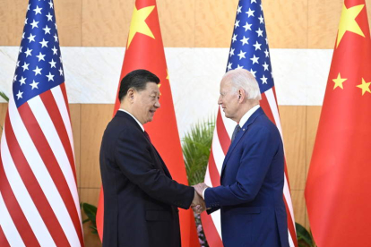 Xi Jinping y Biden ayer, en la cumbre de Bali. XINHUA /LI XUEREN