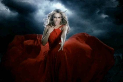 Fotograma de Edurne en el videoclip oficial de 'Amanecer' para el concurso de Eurovisión 2015 en Viena.
