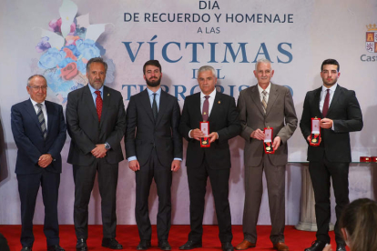 Gallardo y Pollán, en el acto con las víctimas del terrorismo. R. GARCÍA