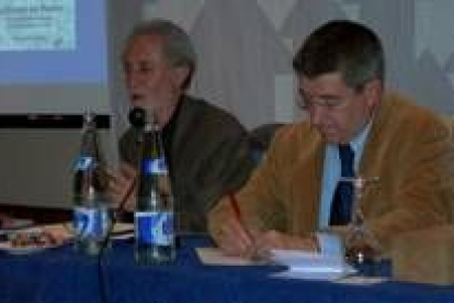 Carlos Corral y Francisco Fernández, ayer en la conferencia sobre movilidad del León que Viene
