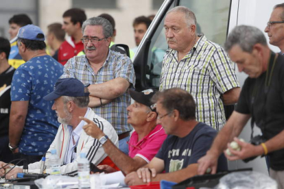 La Liga de Verano de la Regularidad se pone el marcha este domingo en Quintana de Rueda con el presidente, Ángel Rivero, al frente de la Lucha Leonesa. RAMIRO