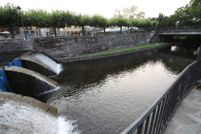 El agua ya se embalsó en mayo. L. DE LA MATA