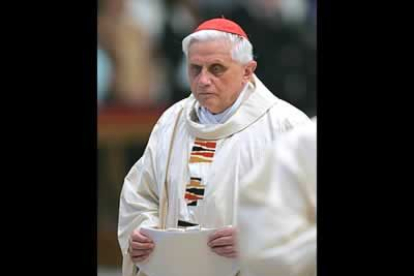 Tras ser ordenado sacerdote, Ratzinger apoyó el Concilio Vaticano II en la década de los 60 y su espíritu de convertir a la iglesia en una institución más abierta.