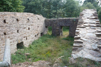Restos de la antigua ferrería donde se iba a ubicar la fábrica de armas del Bierzo que se plantea en el libro CORTESÍA J.A.BALBOA