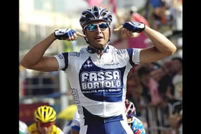 <b>Petacchi</b> vuelve a recordar quien es el rey del esprint. Fiel a su estilo, con claridad y poderío, en la séptima etapa de la Vuelta que se disputó entre Castellón y Valencia, de 170 kilómetros.