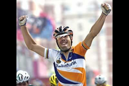 El español Oscar Freire, del equipo Rabobank, alzó los brazos al hacerse con el triunfo. La etapa se ha disputado entre las localidades de Benicarló y Castellón con un recorrido de 157 kilómetros.