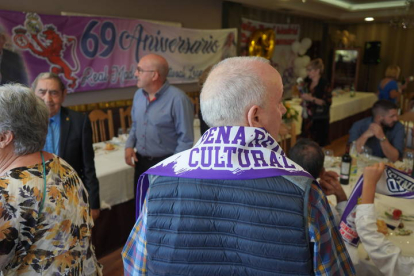 La Peña Real Madrid-Cultural Leonesa celebró este domingo su tradicional comida de confraternización. J. NOTARIO