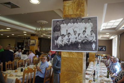 La Peña Real Madrid-Cultural Leonesa celebró este domingo su tradicional comida de confraternización. J. NOTARIO