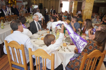 La Peña Real Madrid-Cultural Leonesa celebró este domingo su tradicional comida de confraternización. J. NOTARIO