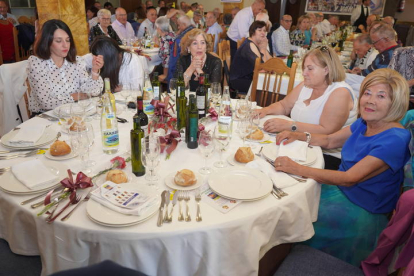 La Peña Real Madrid-Cultural Leonesa celebró este domingo su tradicional comida de confraternización. J. NOTARIO