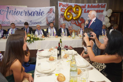 La Peña Real Madrid-Cultural Leonesa celebró este domingo su tradicional comida de confraternización. J. NOTARIO