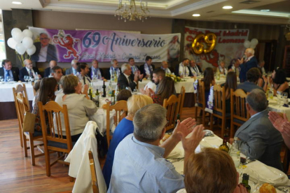 La Peña Real Madrid-Cultural Leonesa celebró este domingo su tradicional comida de confraternización. J. NOTARIO