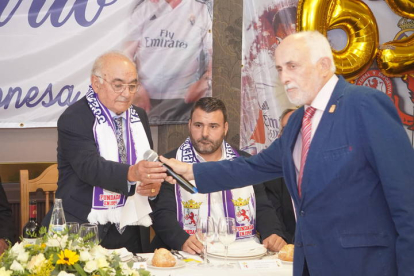 La Peña Real Madrid-Cultural Leonesa celebró este domingo su tradicional comida de confraternización. J. NOTARIO