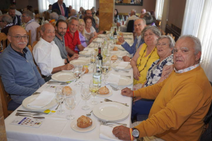 La Peña Real Madrid-Cultural Leonesa celebró este domingo su tradicional comida de confraternización. J. NOTARIO