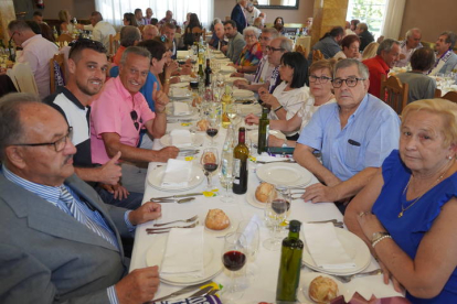 La Peña Real Madrid-Cultural Leonesa celebró este domingo su tradicional comida de confraternización. J. NOTARIO