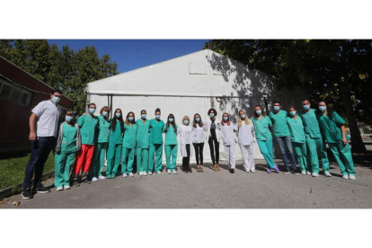El equipo covid del Bierzo realizó ayer la última jornada de vacunación masiva . ANA F. BARREDO