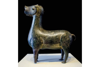 Surtidor con forma de ciervo o cierva procedente de Córdoba que
ahora está en el Museo Arqueológico Nacional. M. G. PASCUAL