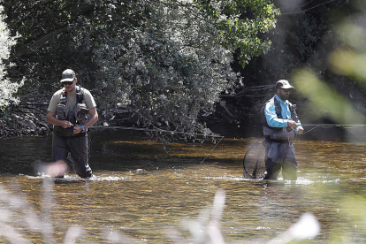 La temporada de pesca levantará el telón en los ríos de la provincia el 25 de marzo. MARCIANO PÉREZ