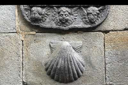 Hay pruebas históricas de que los celtas, bajo la dirección de sus sacerdotes druidas, ya promovían marcas de peregrinos sobre el lugar donde actualmente está emplazada Santiago de Compostela.