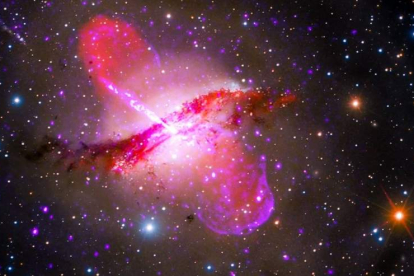 Imagen de la galaxia Centaurus A, uno de los objetos mejor estudiados en el cielo nocturno desde 1826. ESA