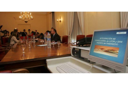 Una reunión del consejo de administración de León Alta Velocidad 2003 en el año 2005. ARCHIVO