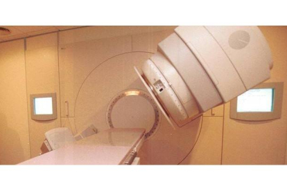 La sala de radioterapia con el acelerador inaugurado en 1998