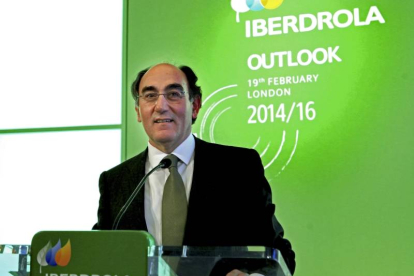 El presidente de Iberdrola, Ignacio Sánchez Galán, durante la rueda de prensa que ha ofrecido hoy en Londres con motivo de la presentación de resultados de la eléctrica y de su plan de inversiones hasta 2016.
