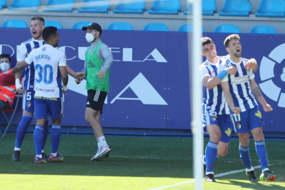 Moi Delgado aprovechó un centro de Dani Romera para rematar con el empeine del pie izquierdo y conseguir el 2-1 en el último minuto del encuentro ante la UD Almería. L. DE LA MATA