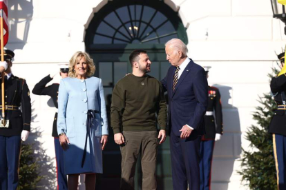 Biden y la primera dama dan la bienvenida al presidente ucraniano Zelenski en la Casa Blanca. JIM LO SCALZO