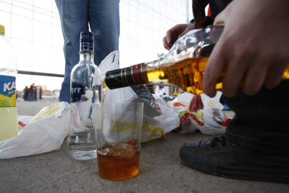 Preocupación por el consumo de alcohol en menores, creciente en verano. JESÚS F. SALVADORES