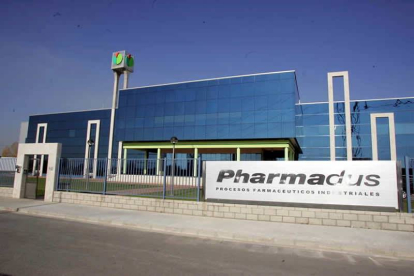 Planta de producción que la empresa berciana Pharmadus tiene en Dubai.