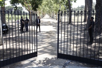 Vista de la entrada a la finca Palacio de El Rincon, en Aldea del Fresno. lugar de celebración este sábado de la boda de Tamara Falcó e Íñigo Onieva. EFE / SERGIO PÉREZ